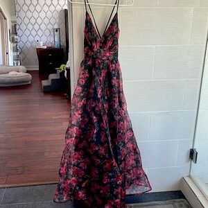 Beautiful Lulus formal dress.